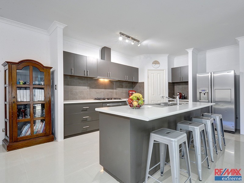 12 Salzburg Way, Wanneroo WA 6065