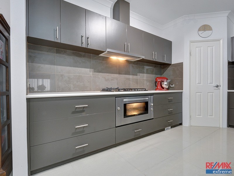 12 Salzburg Way, Wanneroo WA 6065