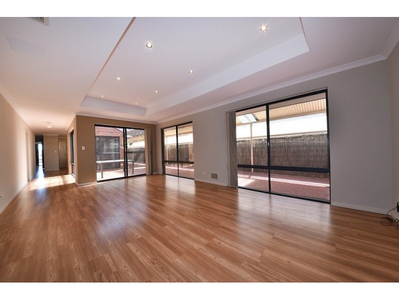 6 Kahana Parkway, Butler WA 6036