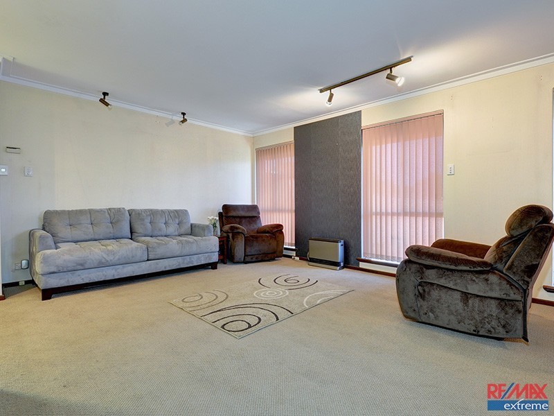 2 Kelly Road, Girrawheen WA 6064