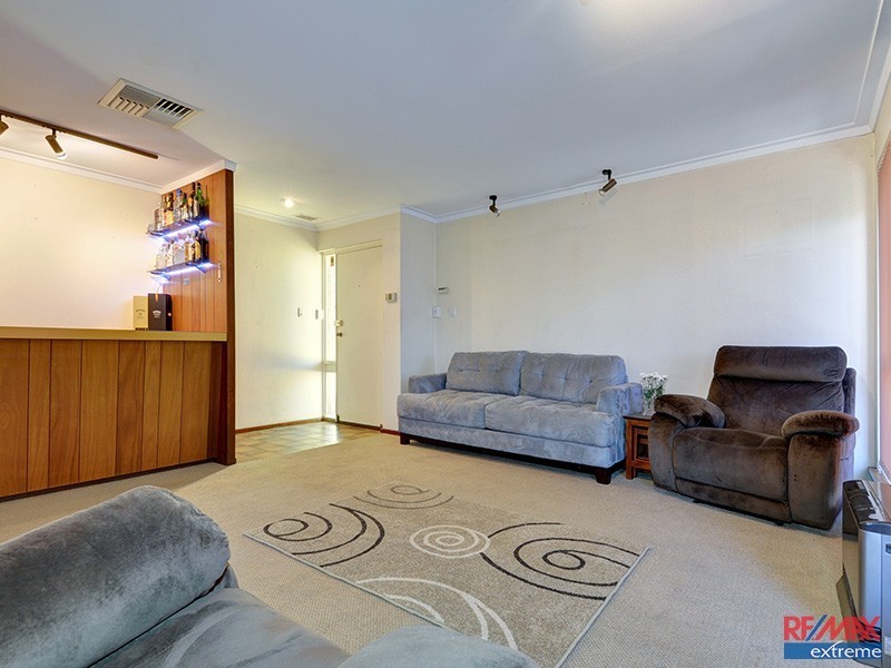 2 Kelly Road, Girrawheen WA 6064