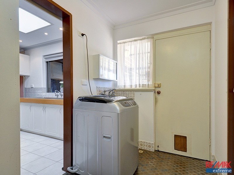 2 Kelly Road, Girrawheen WA 6064