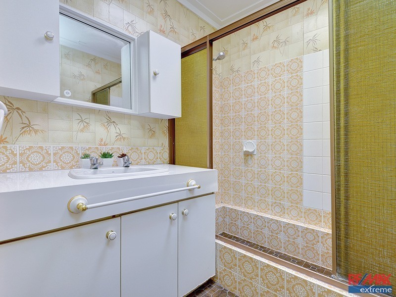 2 Kelly Road, Girrawheen WA 6064