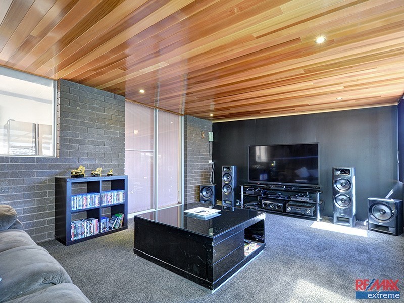 2 Kelly Road, Girrawheen WA 6064