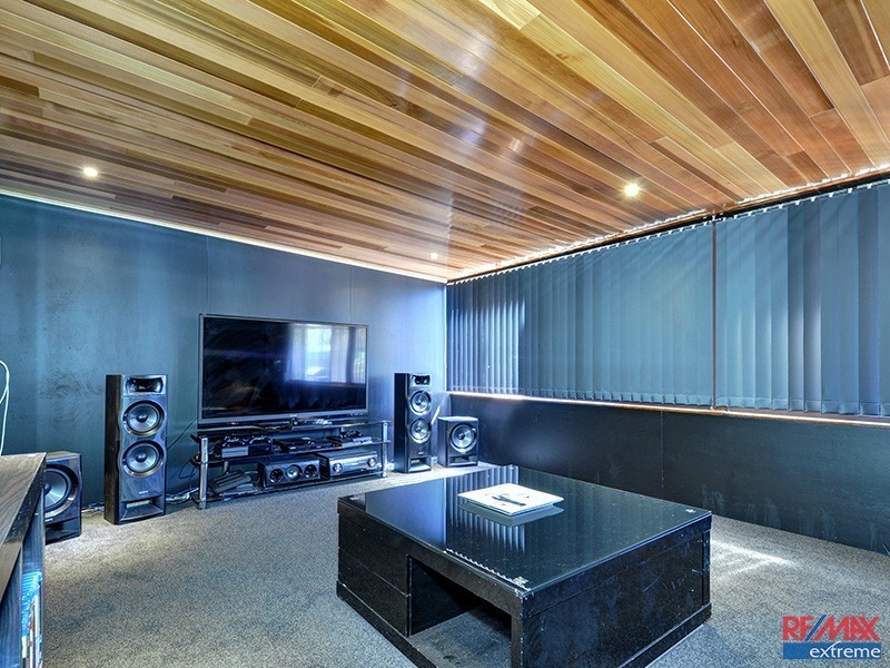 2 Kelly Road, Girrawheen WA 6064