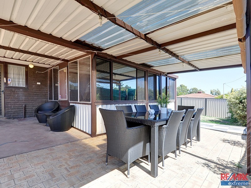 2 Kelly Road, Girrawheen WA 6064