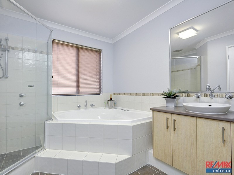 12 Alandale Bend, Banksia Grove WA 6031