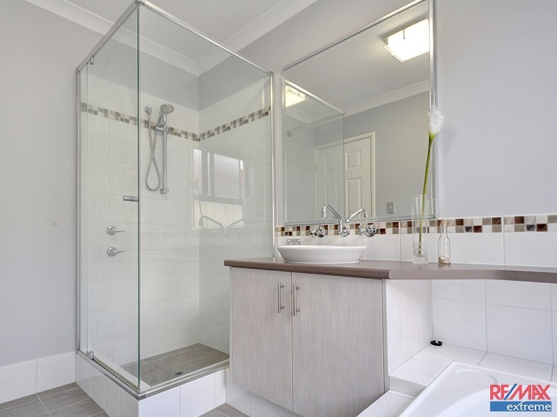 12 Alandale Bend, Banksia Grove WA 6031