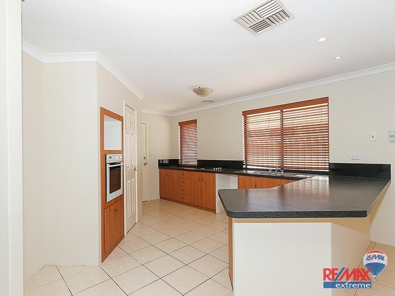 11 Shiralee Bend, Carramar WA 6031
