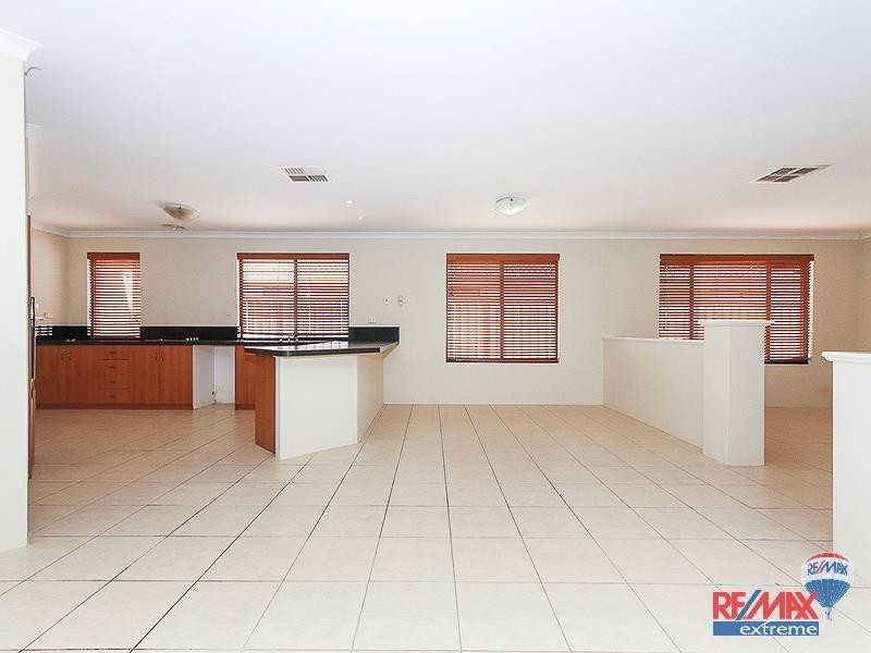 11 Shiralee Bend, Carramar WA 6031