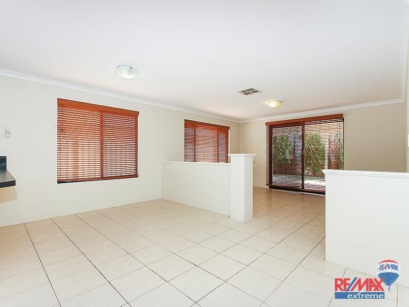 11 Shiralee Bend, Carramar WA 6031