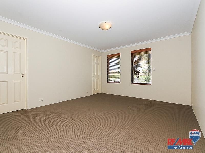 11 Shiralee Bend, Carramar WA 6031