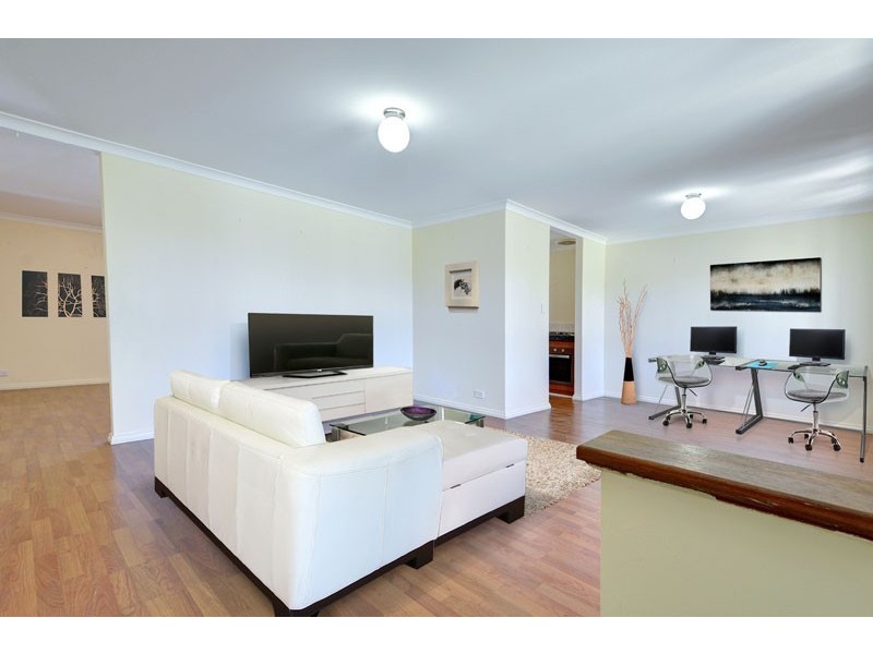 6 Gardneri Way, Banksia Grove WA 6031