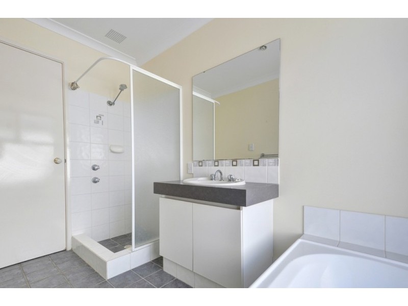 6 Gardneri Way, Banksia Grove WA 6031
