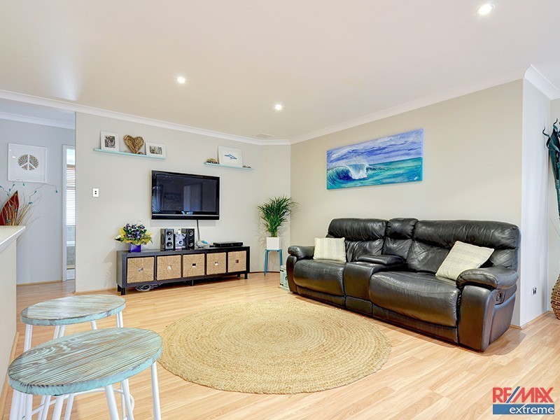 15 Salzburg Way, Wanneroo WA 6065