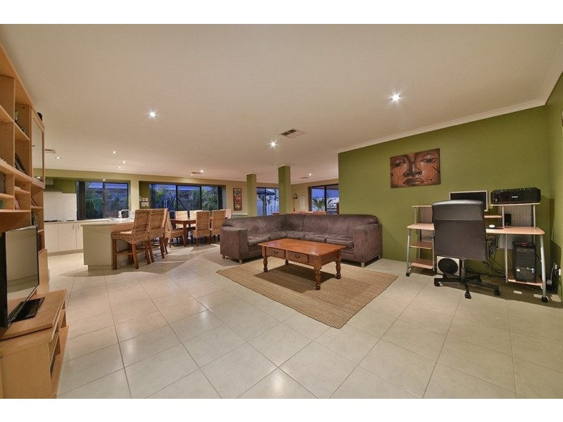 95 Da Vinci Drive, Tapping WA 6065