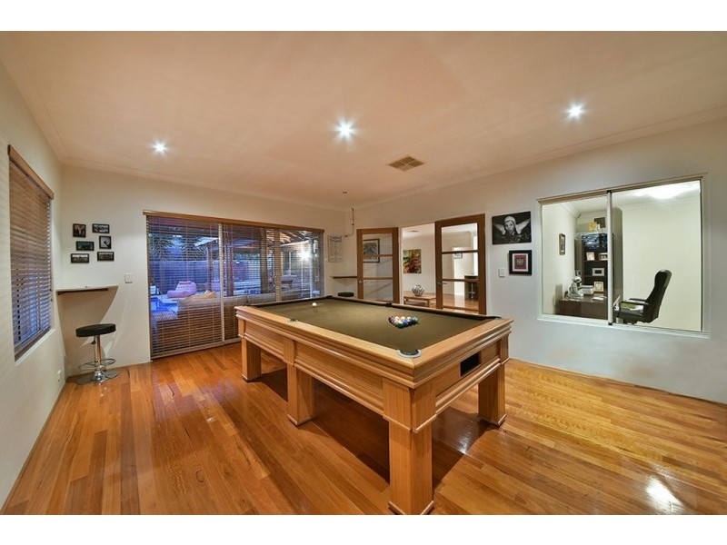 7 Champaigne Drive, Tapping WA 6065