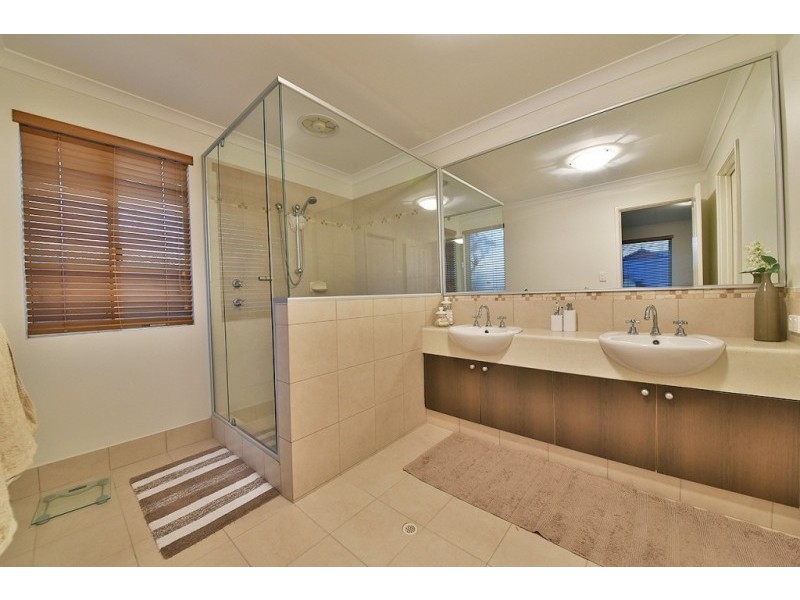 7 Champaigne Drive, Tapping WA 6065
