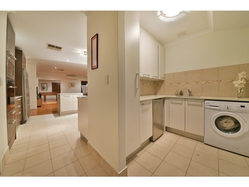 7 Champaigne Drive, Tapping WA 6065