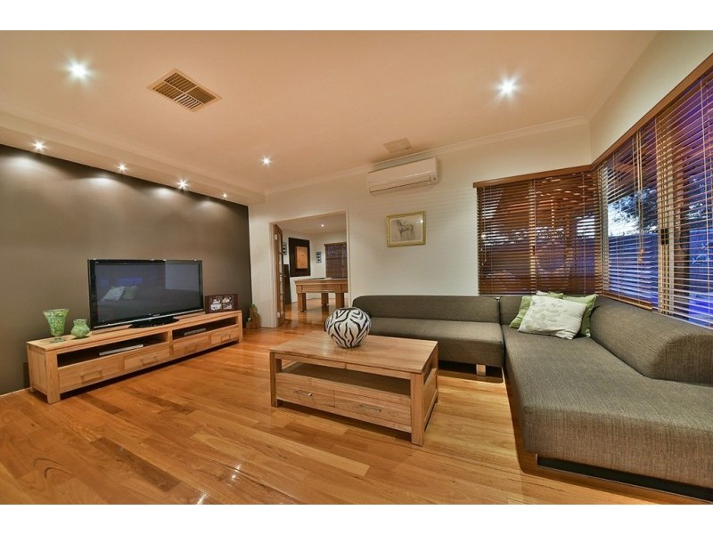 7 Champaigne Drive, Tapping WA 6065