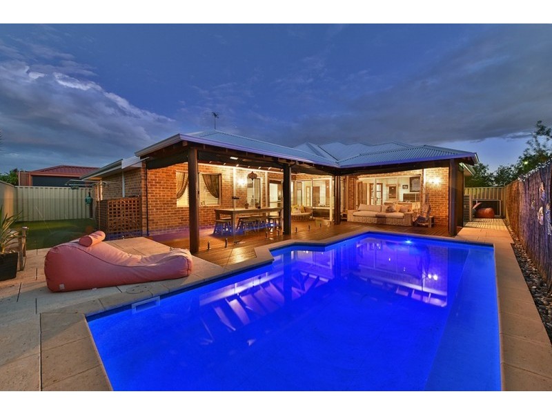 7 Champaigne Drive, Tapping WA 6065