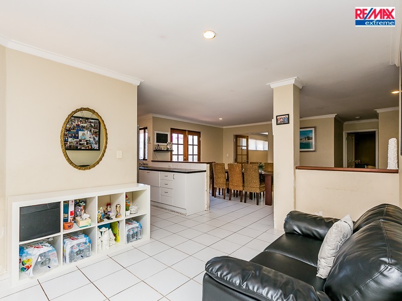 10 Christmas Avenue, Heathridge WA 6027