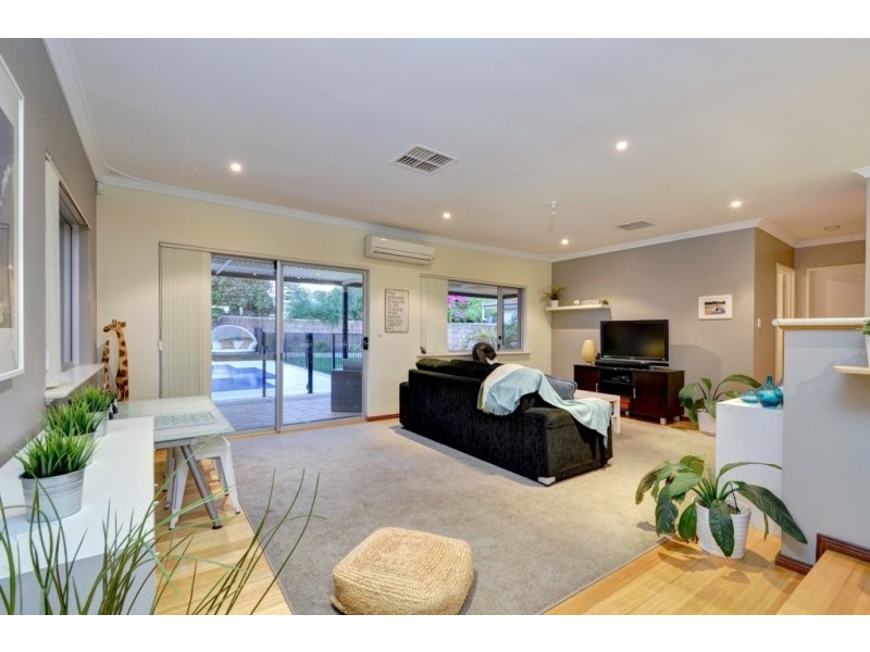 18 Stanford Road, Kallaroo WA 6025
