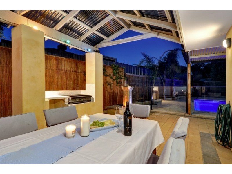 18 Stanford Road, Kallaroo WA 6025