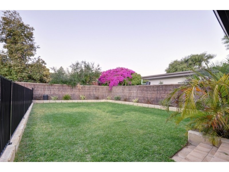 18 Stanford Road, Kallaroo WA 6025