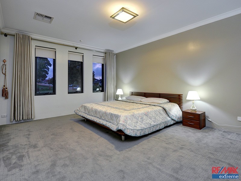 9 St Louis Avenue, Hocking WA 6065