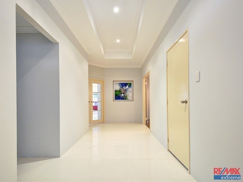 9 St Louis Avenue, Hocking WA 6065