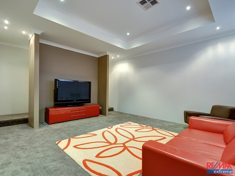 9 St Louis Avenue, Hocking WA 6065