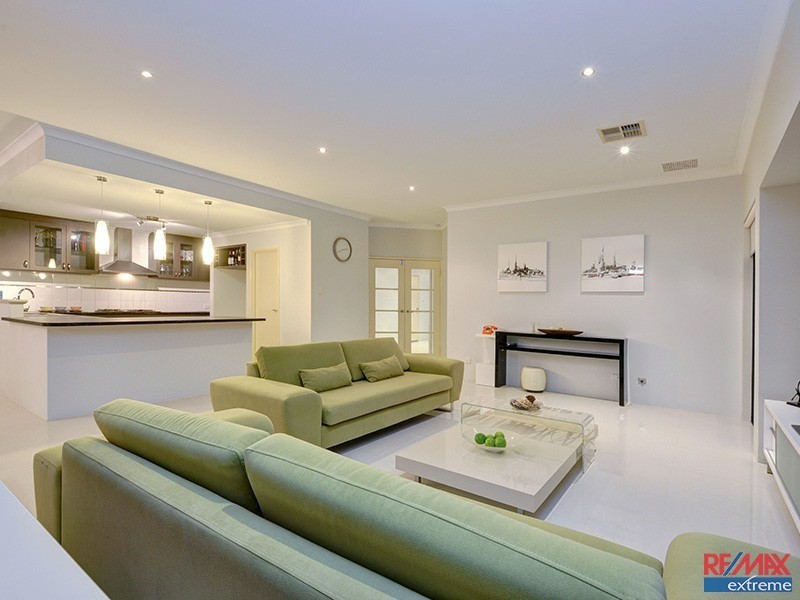 9 St Louis Avenue, Hocking WA 6065