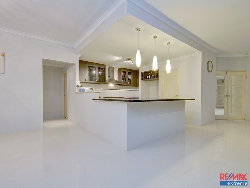 9 St Louis Avenue, Hocking WA 6065