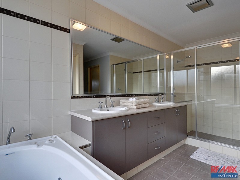 9 St Louis Avenue, Hocking WA 6065