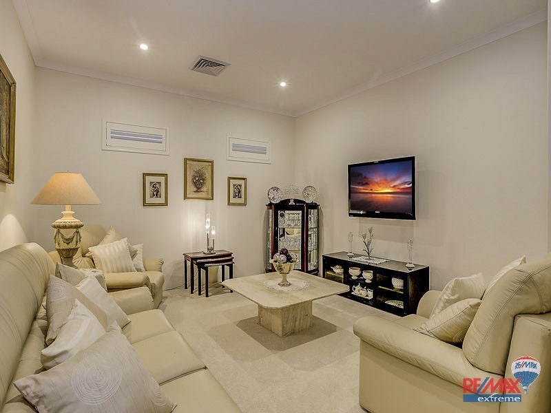 11 Tinsel Street, Yanchep WA 6035