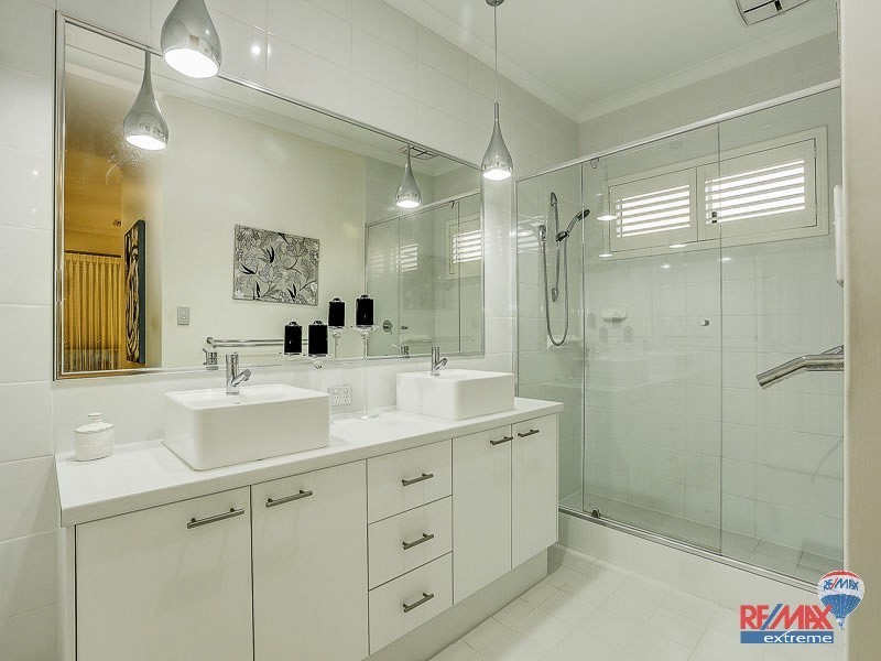 11 Tinsel Street, Yanchep WA 6035