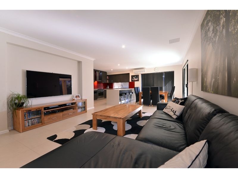4 Ficarra Way, Sinagra WA 6065