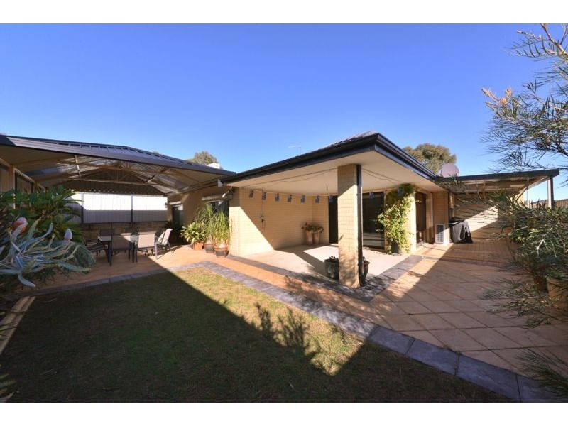 4 Ficarra Way, Sinagra WA 6065