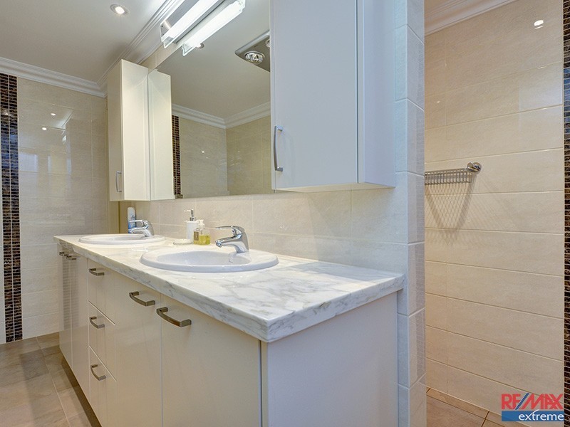 31 Matta Way, Pearsall WA 6065