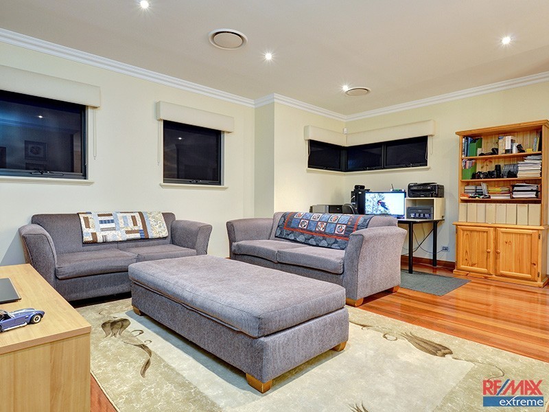 31 Matta Way, Pearsall WA 6065