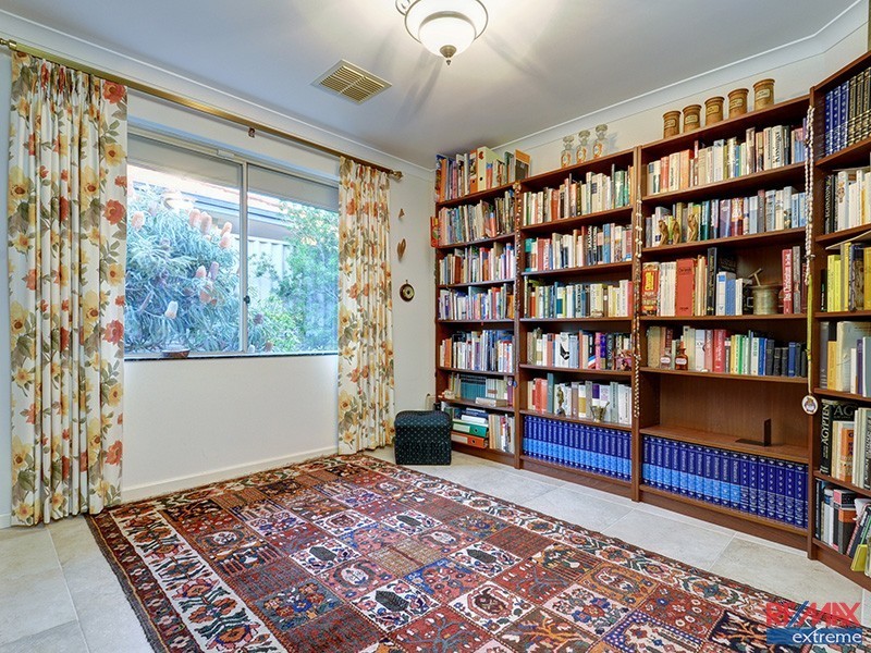 50 Selkirk Drive, Kinross WA 6028