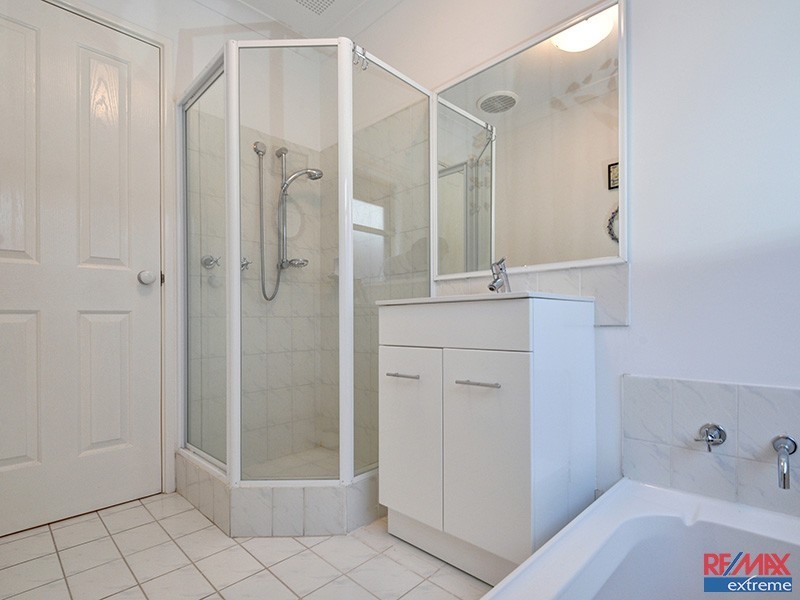 50 Selkirk Drive, Kinross WA 6028