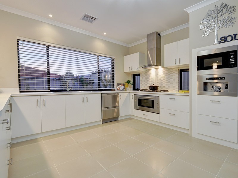 21 Alandale Bend, Banksia Grove WA 6031