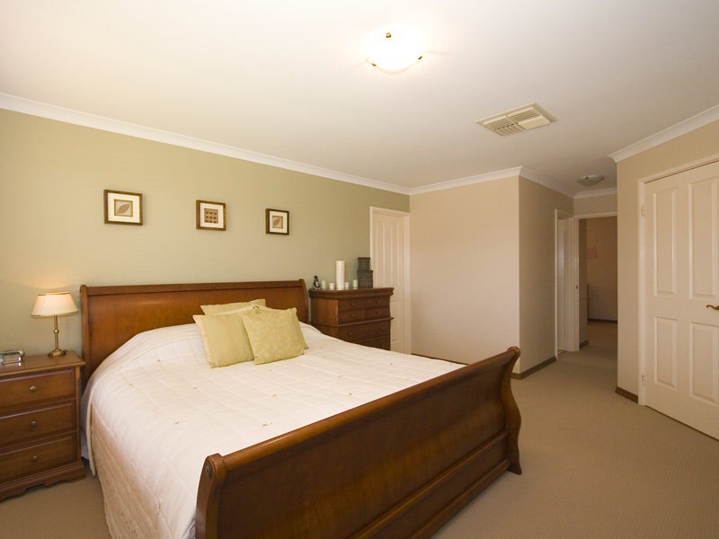 8 Horsley Green, Butler WA 6036