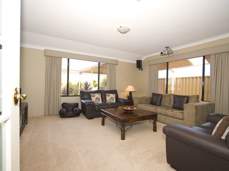 8 Horsley Green, Butler WA 6036