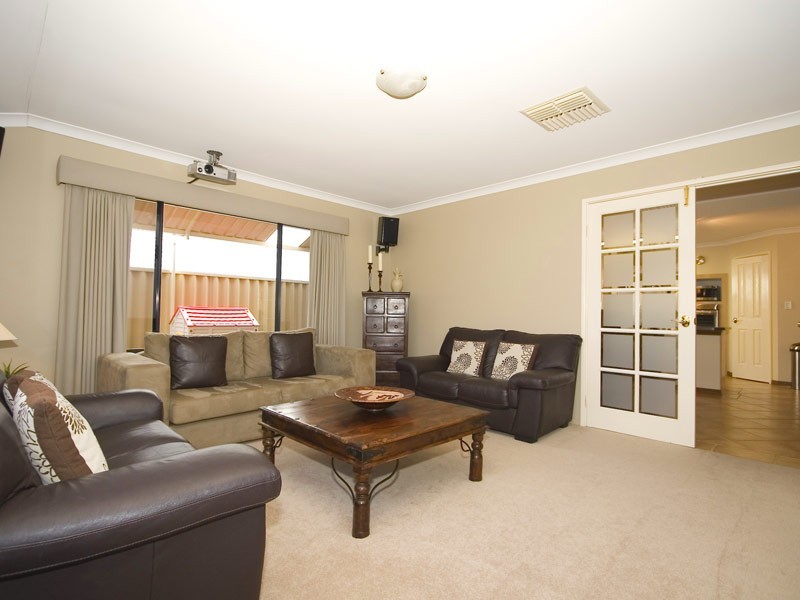 8 Horsley Green, Butler WA 6036