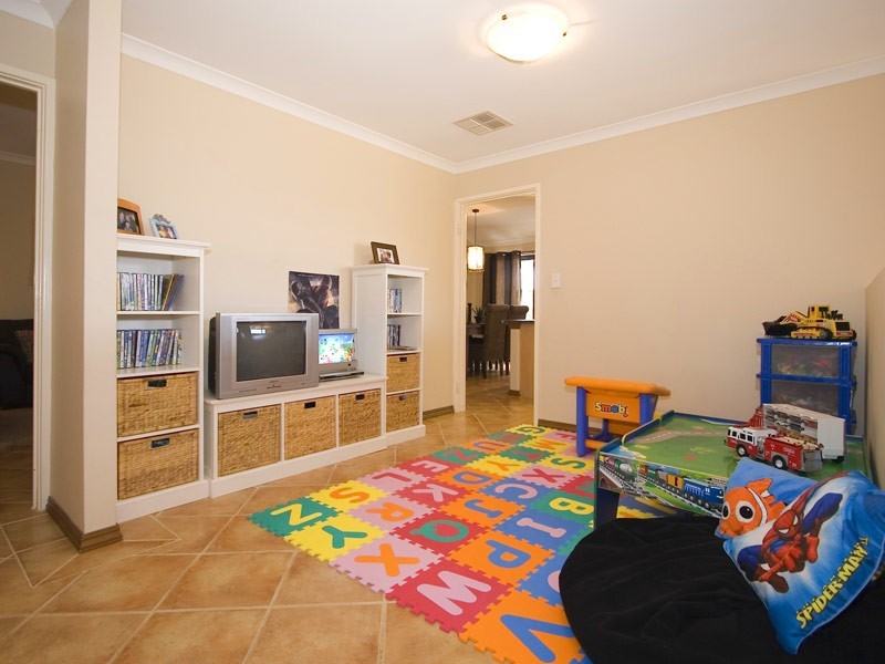 8 Horsley Green, Butler WA 6036