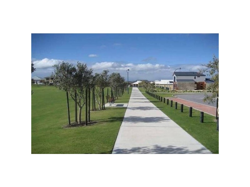 18 Moonraker Road, Jindalee WA 6036