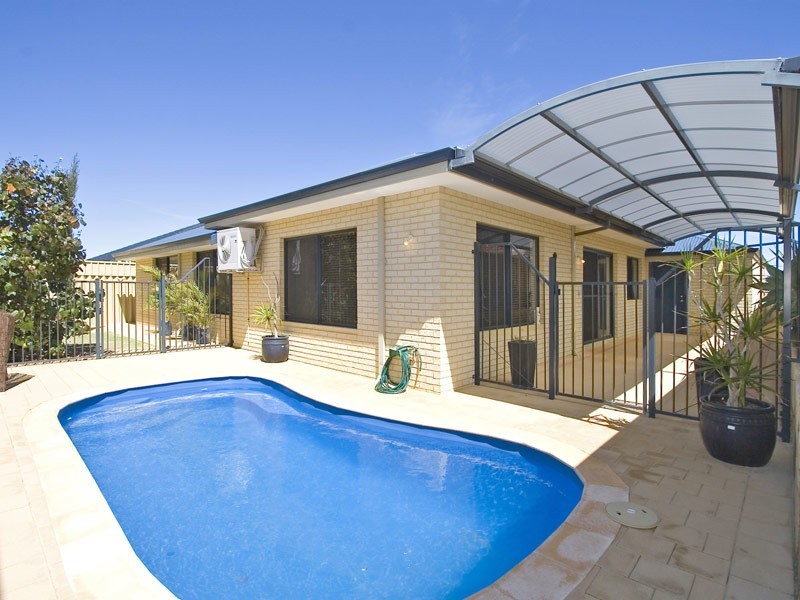 42 Ammanford Crescent, Butler WA 6036